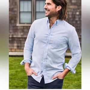 Faherty Men’s Oxford Button Up Lightweight Blue Long Sleeve Shirt. Size Large.
